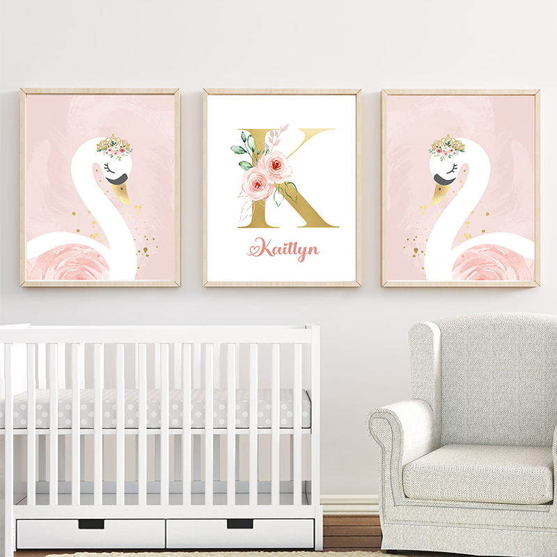 Baby Nursery Name Letters - Różowa korona łabędź złoty spersonalizowane plakaty